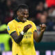 Leao esulta dopo il gol dell’1-1 del Milan contro la Fiorentina a San Siro