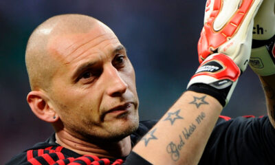 Christian Abbiati applaude i tifosi del Milan a San Siro