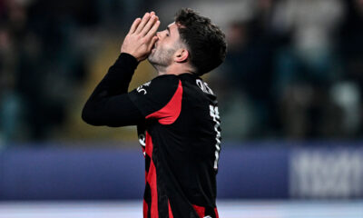 Christian Pulisic del Milan si dispera dopo aver fallito il gol del 3-2 contro il Parma