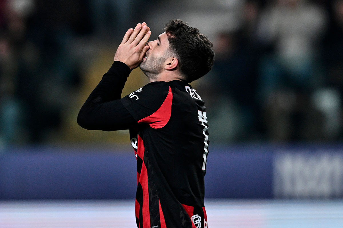 Christian Pulisic del Milan si dispera dopo aver fallito il gol del 3-2 contro il Parma