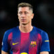Robert Lewandowski in campo con la maglia del Barcellona durante una partita di Liga